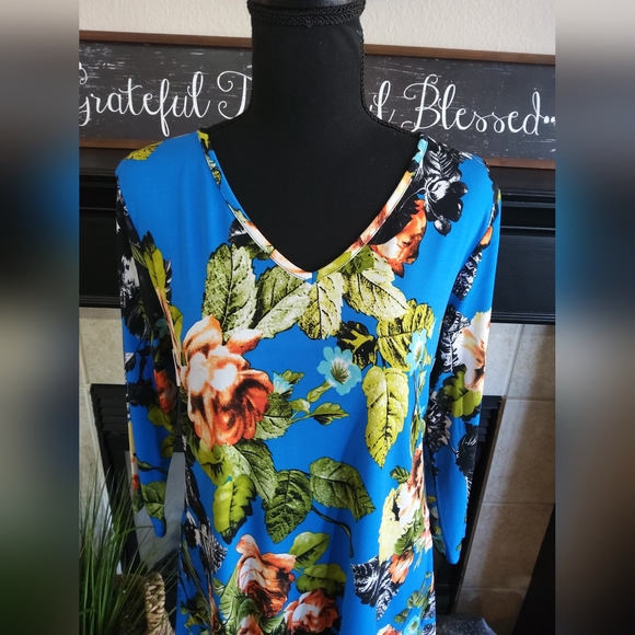 Attitudes Ladies Floral Tunic Top - Picture 4 of 9